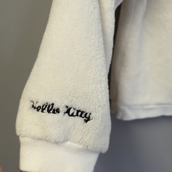 Kids Hello Kitty Sherpa | Kids size 8 - Picture 2 of 5